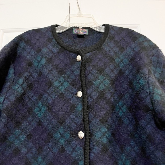 Charter Club Classic 100% wool tartan black & green vintage cardigan sweater. 16 - Picture 3 of 8